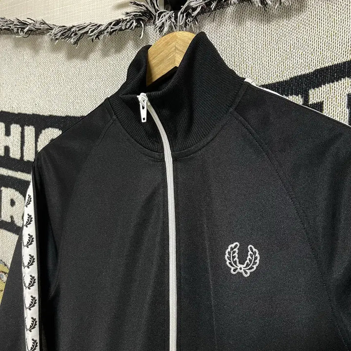 [SOLD OUT] 프레디페리 테이프 트랙탑 집업 S