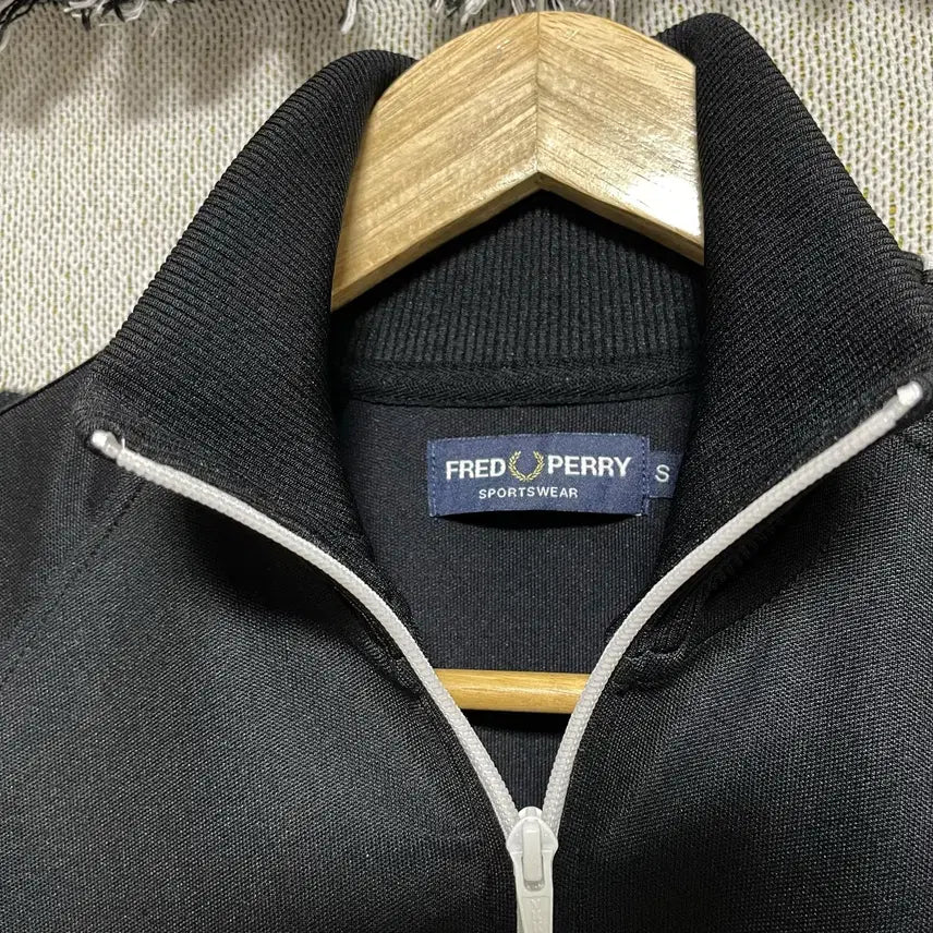 [SOLD OUT] 프레디페리 테이프 트랙탑 집업 S
