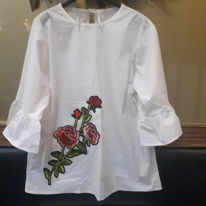 [BUNJANG] White Rose Embroidered Blouse / 흰색 장미 자수 블라우스 7부 소매