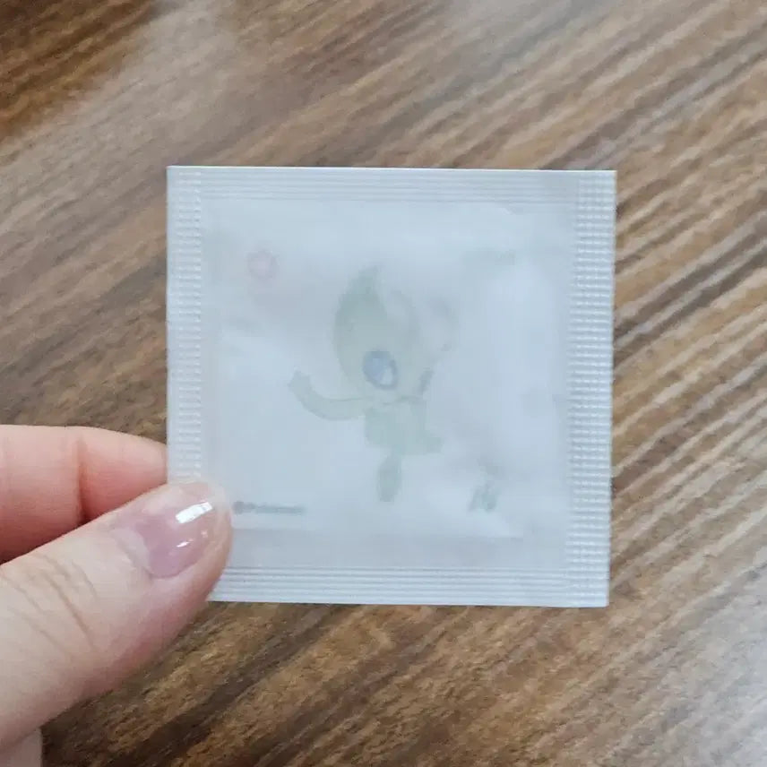 [BUNJANG] Sealed Pokemon Celebi Seal / [미개봉]포켓몬스터 세레비 띠부씰