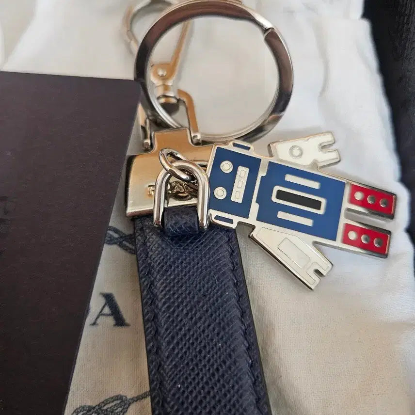[BUNJANG] Prada Robot Keychain Navy Full Box / 정품>프라다 로봇 키링 네이비 풀박스