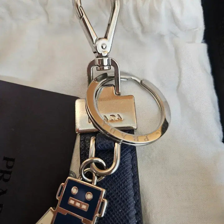 [BUNJANG] Prada Robot Keychain Navy Full Box / 정품>프라다 로봇 키링 네이비 풀박스