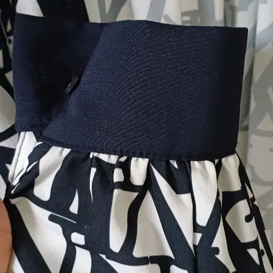 [BUNJANG] VINAKURY Pattern Blouse / VINAKURY 패턴 블라우스