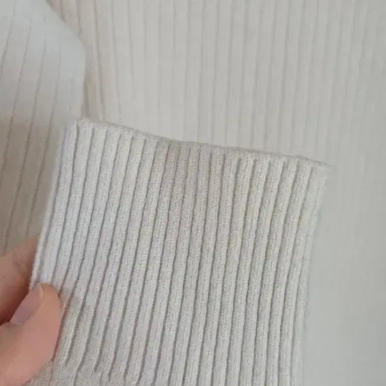 [BUNJANG] Gold Button Knit Ivory / 니트 아이보리 골드버튼 장식