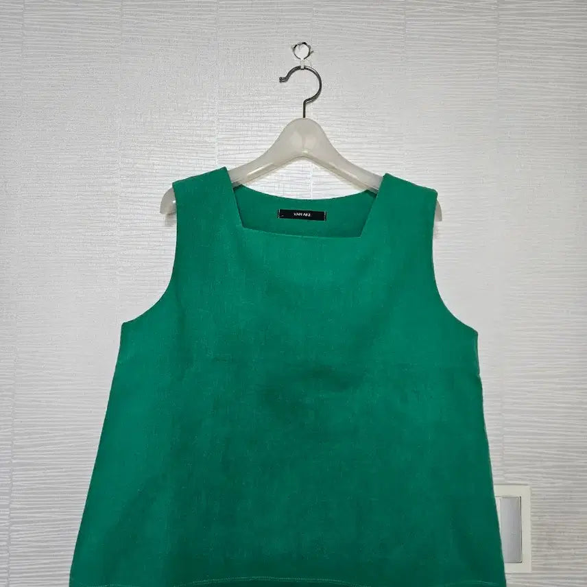 [SOLD OUT] VAN AKE 그린 스퀘어넥 민소매 탑(M)