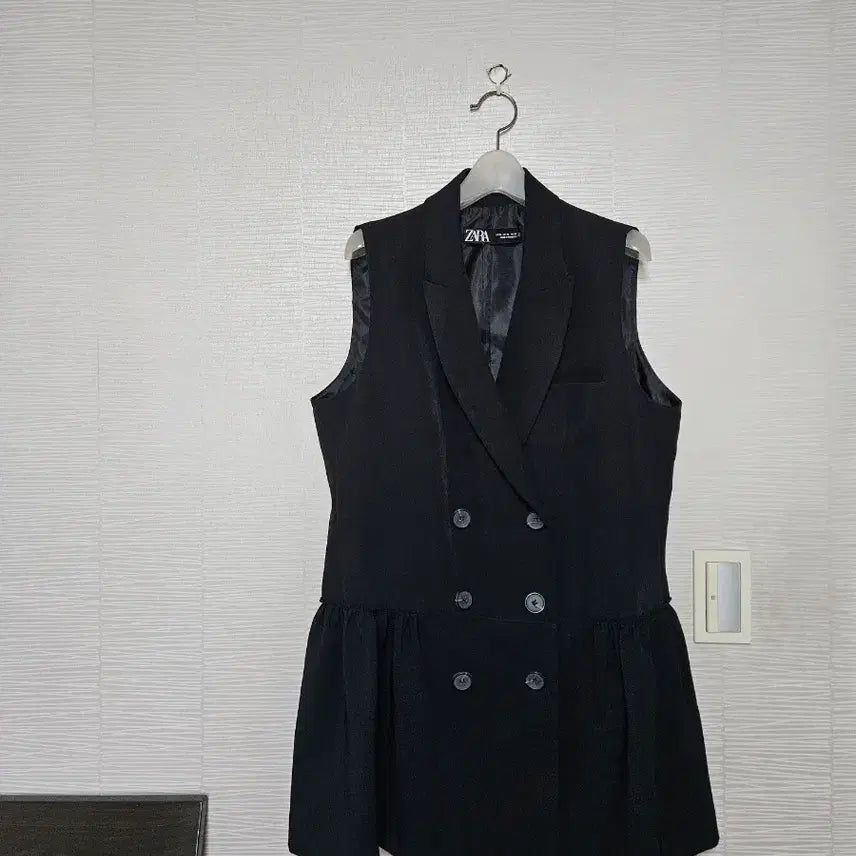 [SOLD OUT] 자라 블랙 더블 버튼 플레어 베스트