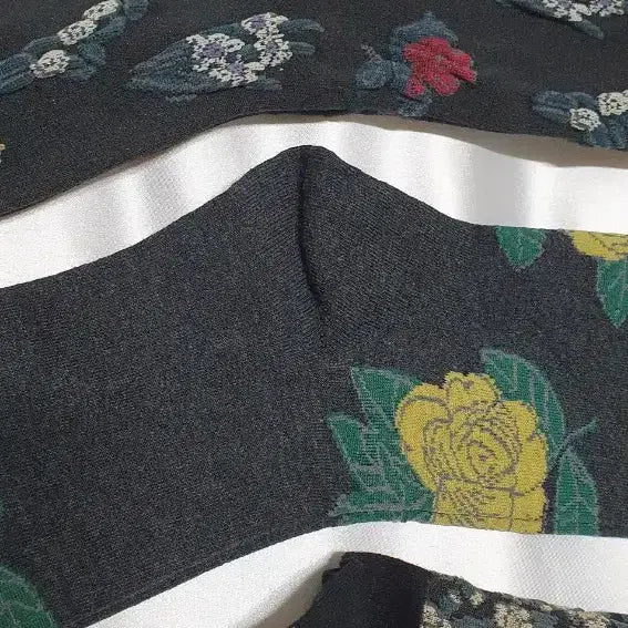 [BUNJANG] mina perhonen Black Rose Flower Pattern Socks / 블랙장미 플라워 꽃패턴 mina perhonen 미나 페르호넨 양말 삭스