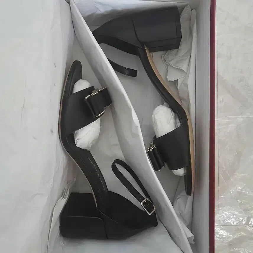 [SOLD OUT] 페라가모 샌들 240-미사용