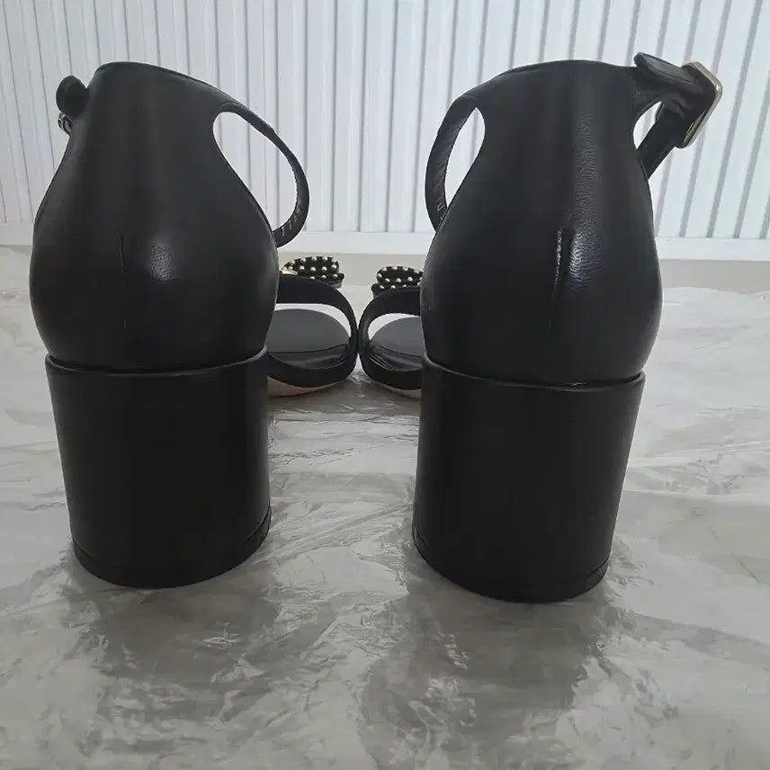 [SOLD OUT] 페라가모 샌들 240-미사용