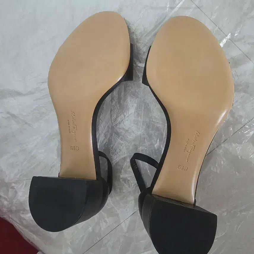 [SOLD OUT] 페라가모 샌들 240-미사용