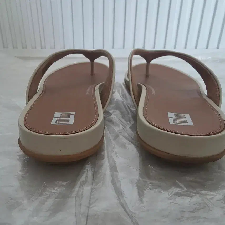 [SOLD OUT] 핏플랍 레더 쪼리 37