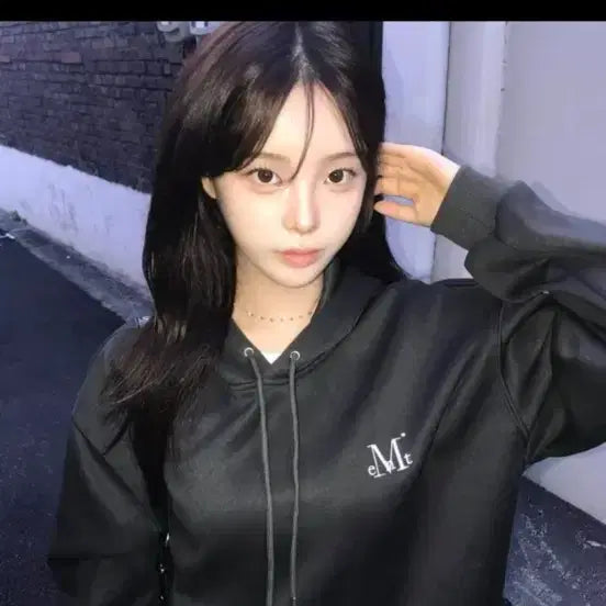 [BUNJANG] 무센트 블랙 로고 후드티 남여공용 에이블리 / 무센트 블랙 로고 후드티 남여공용 에이블리
