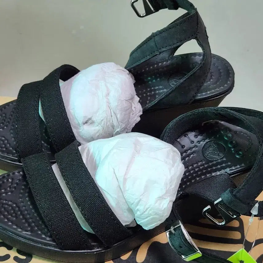 [SOLD OUT] 소장용새제품)크록스레이웨지블랙w5