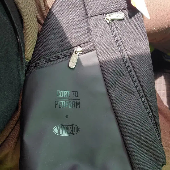 [BUNJANG] Vitro Sling Bag / 비트로 Vitro 슬링백 새제품