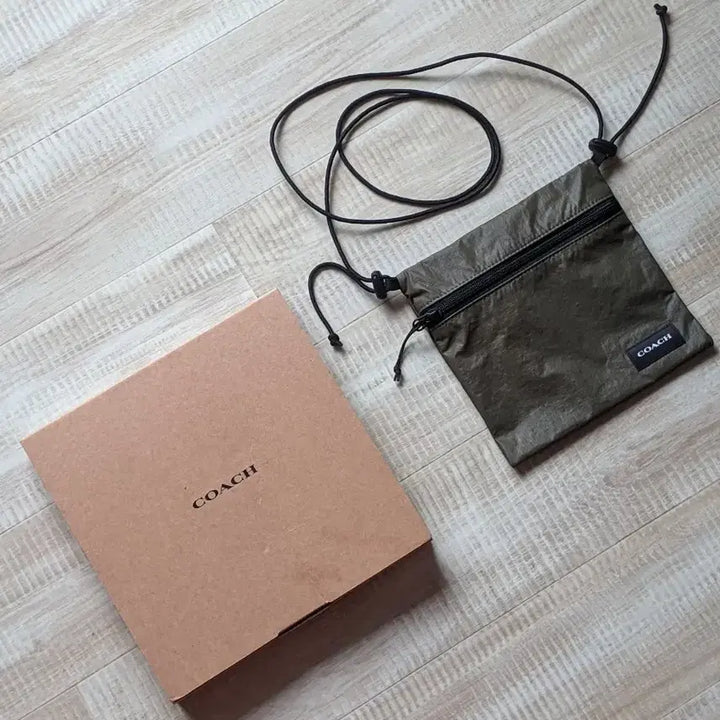 [SOLD OUT] 미사용 정품 코치 사코슈 미니 크로스백 트래블백 트레블 파우치