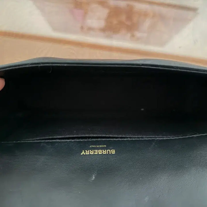 [SOLD OUT] 버버리 미니 퀼팅 숄더백 롤라백