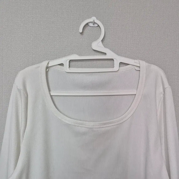 [BUNJANG] Basic White and Black U-Neck Long Sleeve T-shirts Bundle Set / 기본템! 화이트/블랙 U넥 긴팔 티셔츠 2장 빅사이즈 110 120