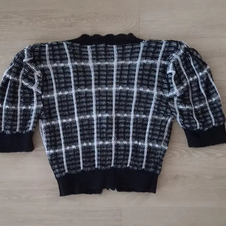 [BUNJANG] Checkered Short-Sleeve Knit Cardigan / 체크 패턴 반팔 니트 가디건