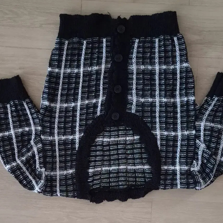 [BUNJANG] Checkered Short-Sleeve Knit Cardigan / 체크 패턴 반팔 니트 가디건