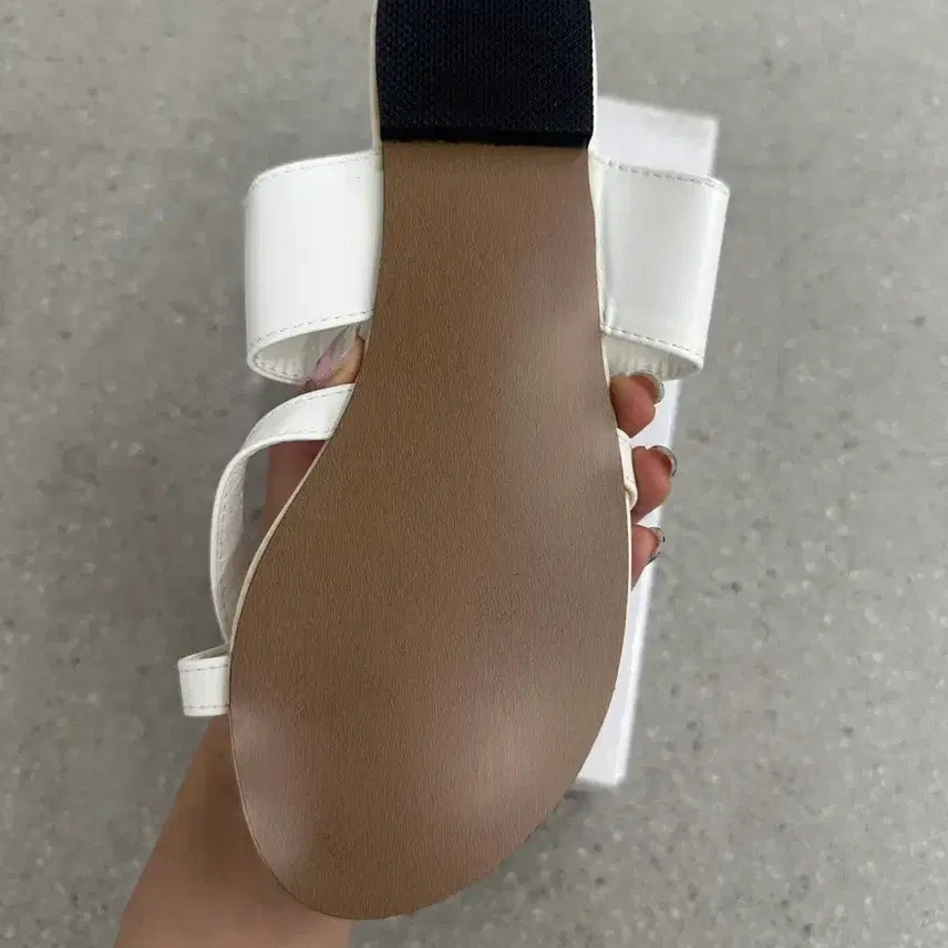 [BUNJANG] White Strap Sandals - Size 230 / 화이트 스트랩 샌들 새상품. 230. 쪼리스타일