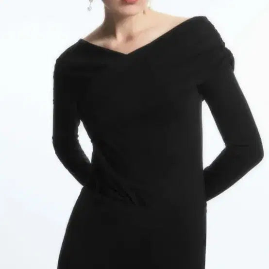 [BUNJANG] COS Black Off-Shoulder Long Sleeve Top / COS 블랙 오프숄더 롱 슬리브 탑