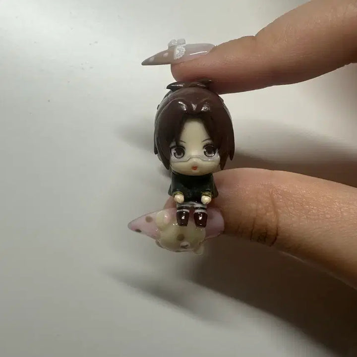 [BUNJANG] Attack on Titan Hanji Zoe Keychain / 진격의거인 진격거 한지 조에 대롱가챠 키링