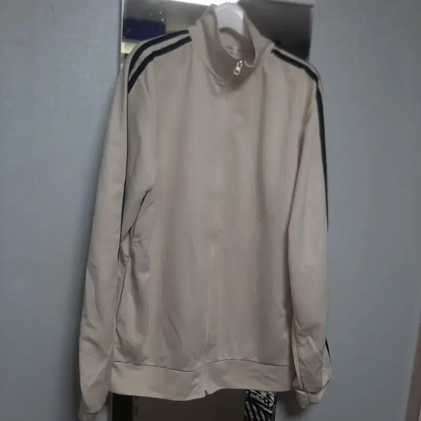 [BUNJANG] Assorted Jackets and T-shirts Bundle (Size 100) / 100사이즈 자켓  티셔츠 일괄