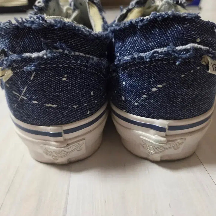 [BUNJANG] Vans Invincible Premium Old Skool Prayed Denim Marshmallow 275 / 반스 x 인빈시블 프리미엄 올드스쿨 프레이드 데님 마쉬멜로우 275