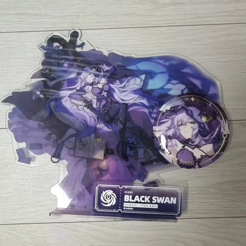 [BUNJANG] Black Swan Acrylic Stand &amp; Can Badge Bundle / 붕괴 스타레일 블랙스완 아크릴스탠드 및 캔뱃지 일괄