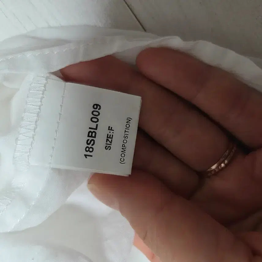 [SOLD OUT] JS.NEW YORK  블라우스 (작은오염)