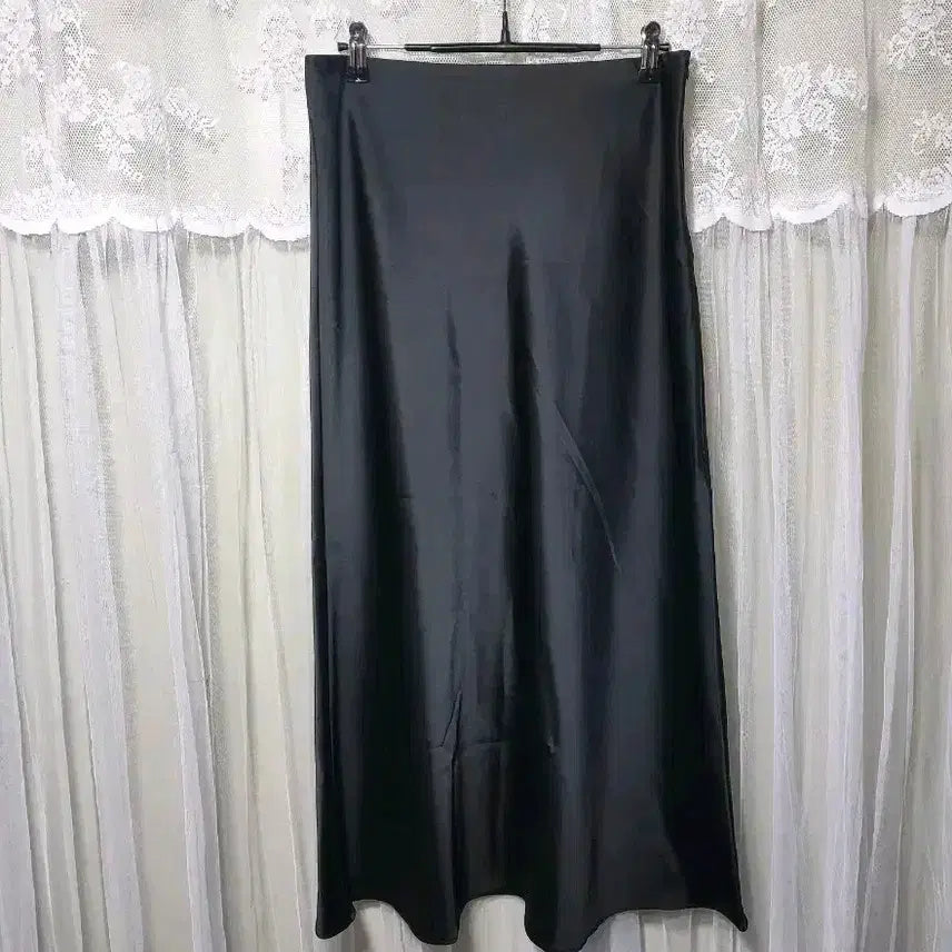[BUNJANG] LUUL Black Satin Long Skirt / 루엘 LUUL 블랙 새틴 롱 스커트