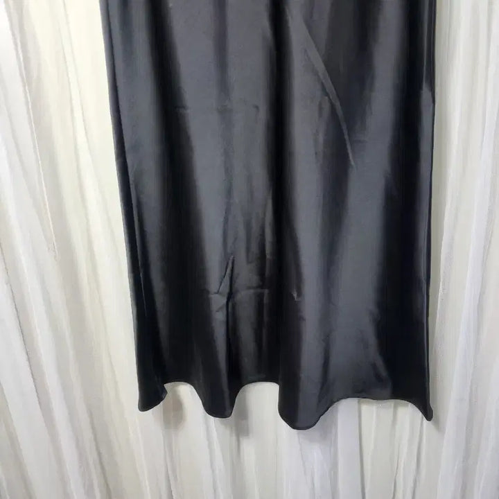 [BUNJANG] LUUL Black Satin Long Skirt / 루엘 LUUL 블랙 새틴 롱 스커트