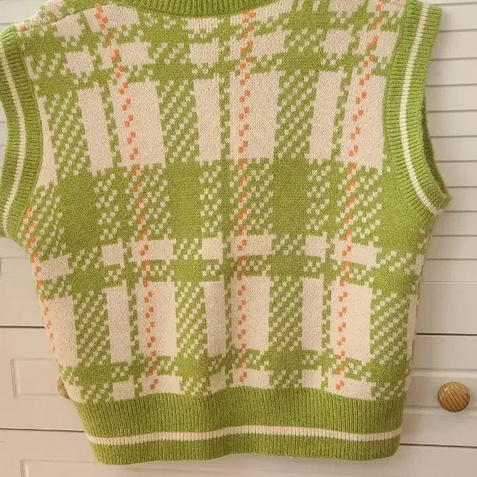 [BUNJANG] Green Check Pattern Knit Vest / 매력적인 그린 체크 패턴의 니트 조끼