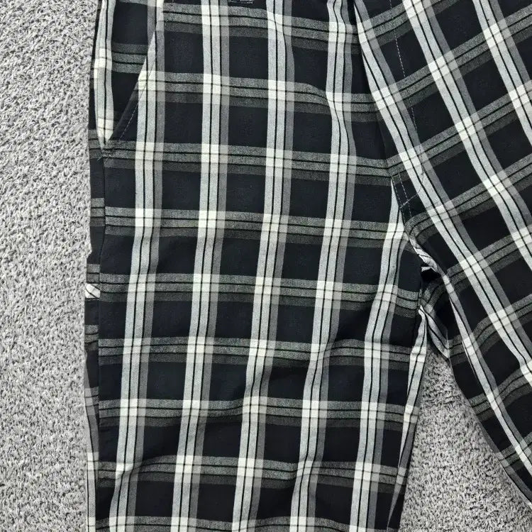 [BUNJANG] Dickies Checkered Shorts (33" Estimated) / 디키즈 체크 쇼츠 반바지 ( 33"추정 ) / 11915