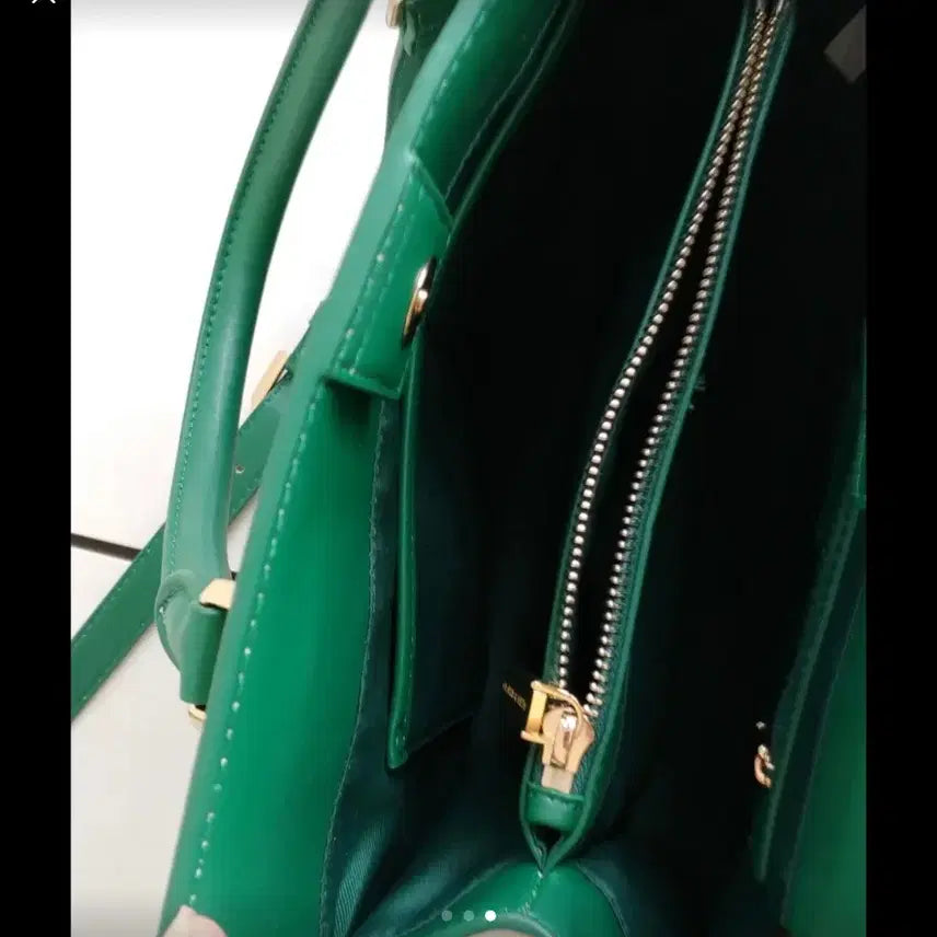[BUNJANG] Charles &amp; Keith Green Tote Bag/Shoulder Bag / 새상품)찰스앤키스 그린색 토트백 숄더백 스타일