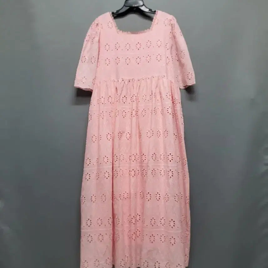 [SOLD OUT] 핑크색 아일렛 펀칭 롱 원피스
