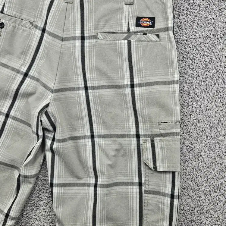 [BUNJANG] Dickies Checkered Cargo Shorts (32") / 디키즈 체크 카고 쇼츠 반바지 ( 32" ) / 11916