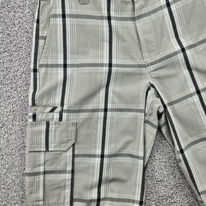 [BUNJANG] Dickies Checkered Cargo Shorts (32") / 디키즈 체크 카고 쇼츠 반바지 ( 32" ) / 11916