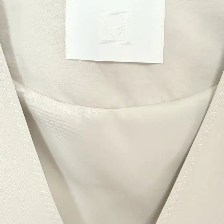 [SOLD OUT] 모어서울 몸빼 폴리시 미니멀자켓