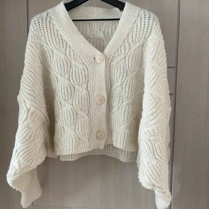 [BUNJANG] Ivory Cable Knit Cardigan / 아이보리 꽈배기 니트 가디건