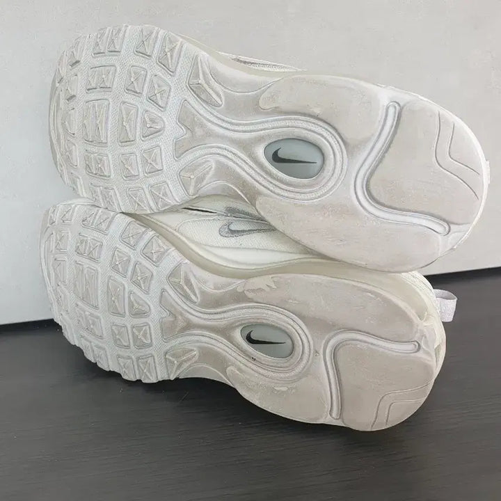 [SOLD OUT] 나이키 에어맥스 97 트리플 화이트 울프 그레이(260)