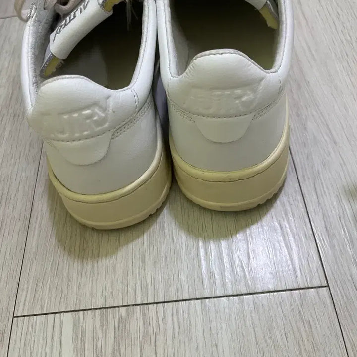 [SOLD OUT] 오트리 메달리스트 스니커즈 38사이즈