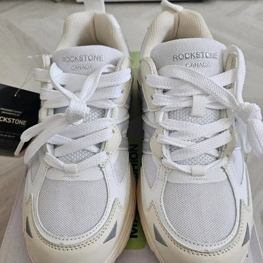 [BUNJANG] Rockstone Canada White Sneakers (Size 235) / 락스톤 캐나다 흰색 운동화235