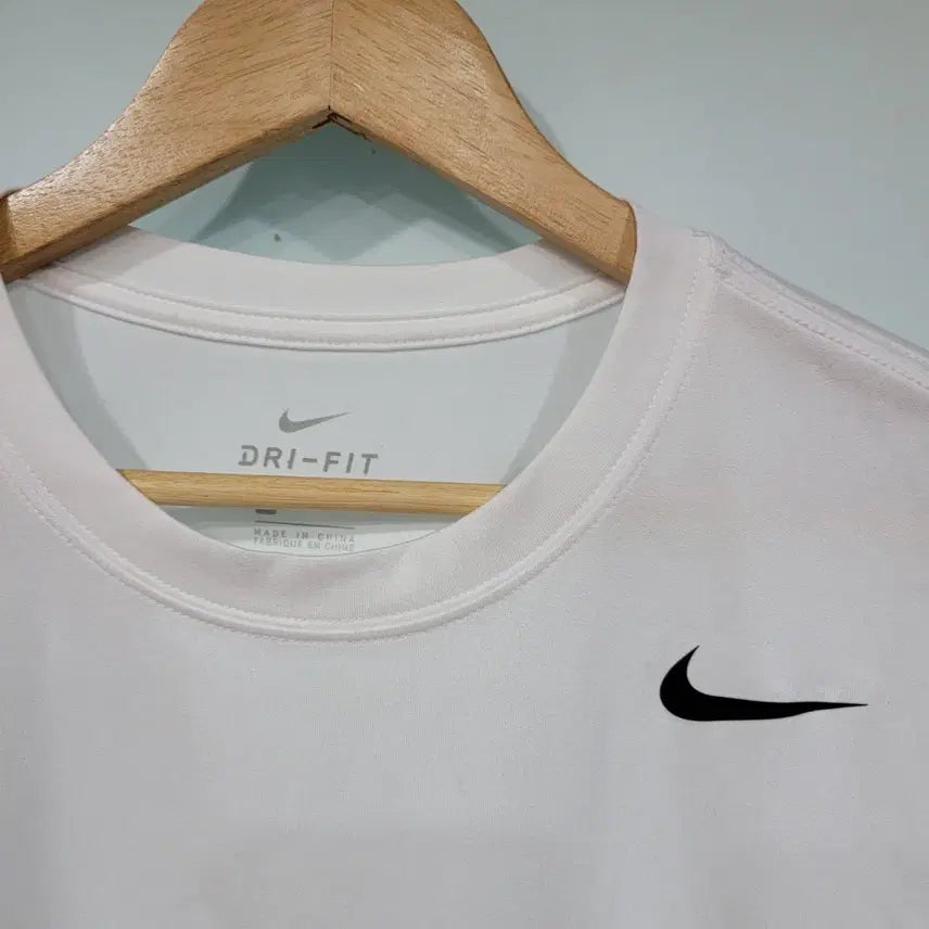 [SOLD OUT] 나이키 드라이핏 반팔 티셔츠 화이트 95