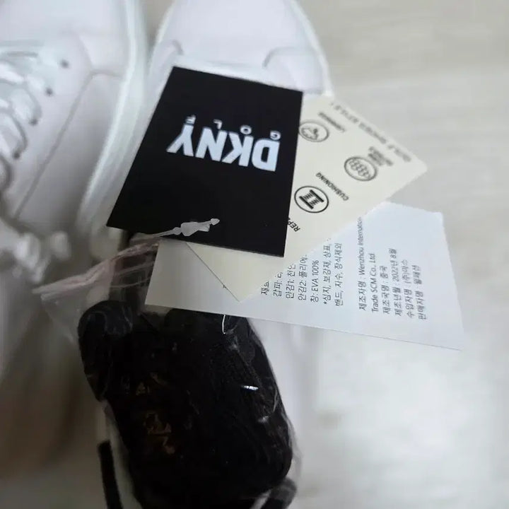 [SOLD OUT] DKNY 골프 여성 흰색 스니커즈245 새상품