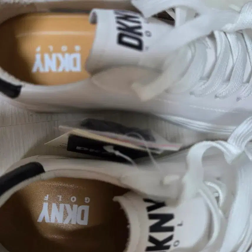 [SOLD OUT] DKNY 골프 여성 흰색 스니커즈245 새상품