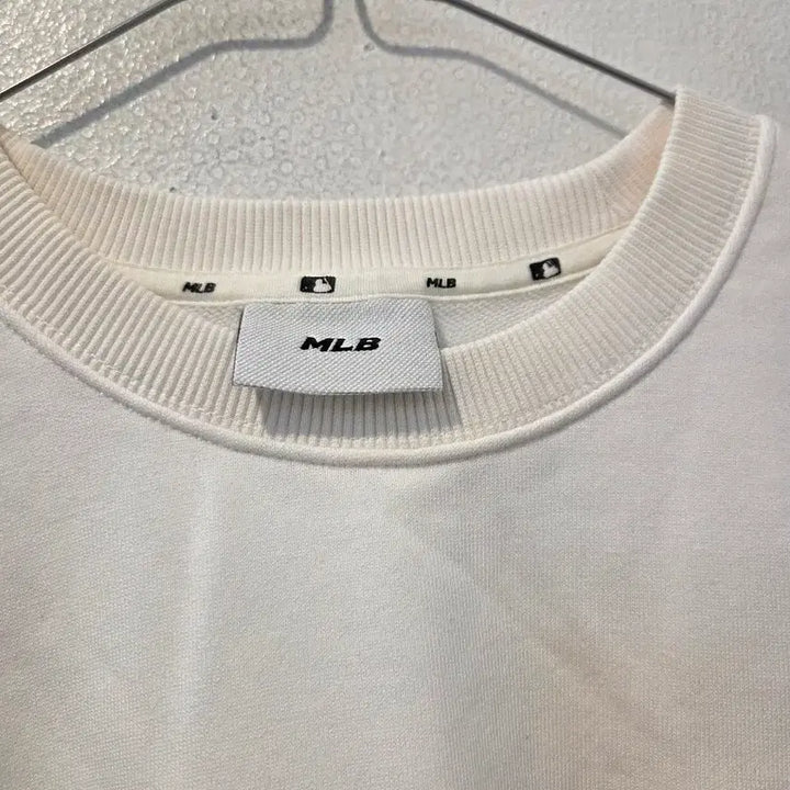 [BUNJANG] MLB Boston Ivory Sweatshirt / MLB 보스턴 아이보리 맨투맨 티셔츠
