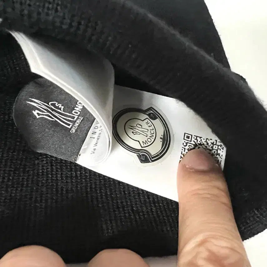 [BUNJANG] Moncler Grenoble Beanie Hat / 몽클레어 그레노블 비니 블랙 판매합니다.