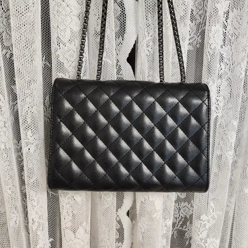[BUNJANG] Black Quilted Chain Crossbody Bag / 블랙 퀼팅 체인 크로스백 가방