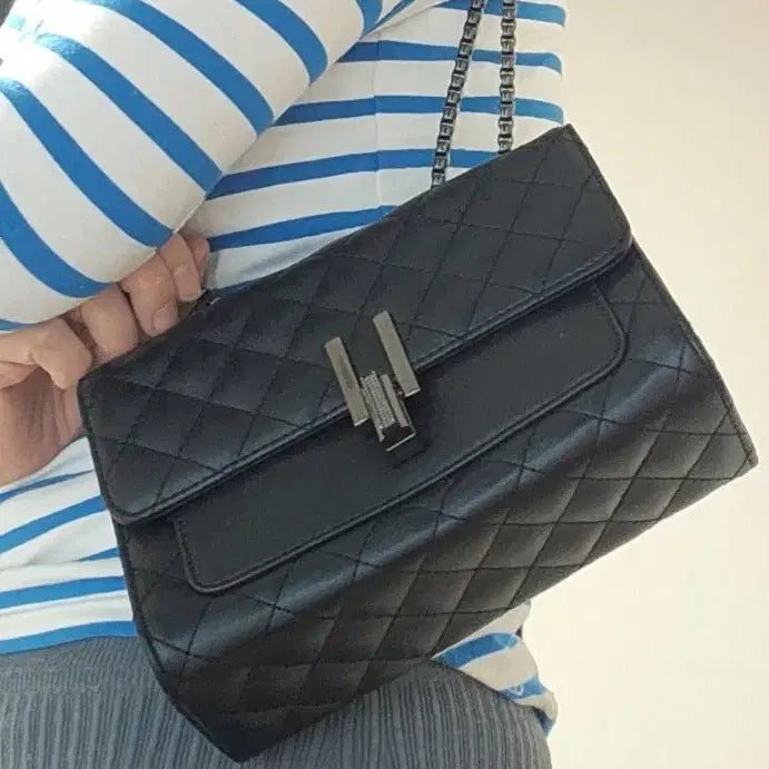 [BUNJANG] Black Quilted Chain Crossbody Bag / 블랙 퀼팅 체인 크로스백 가방